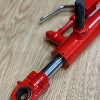 Hydraulic cylinder designed to keep level.